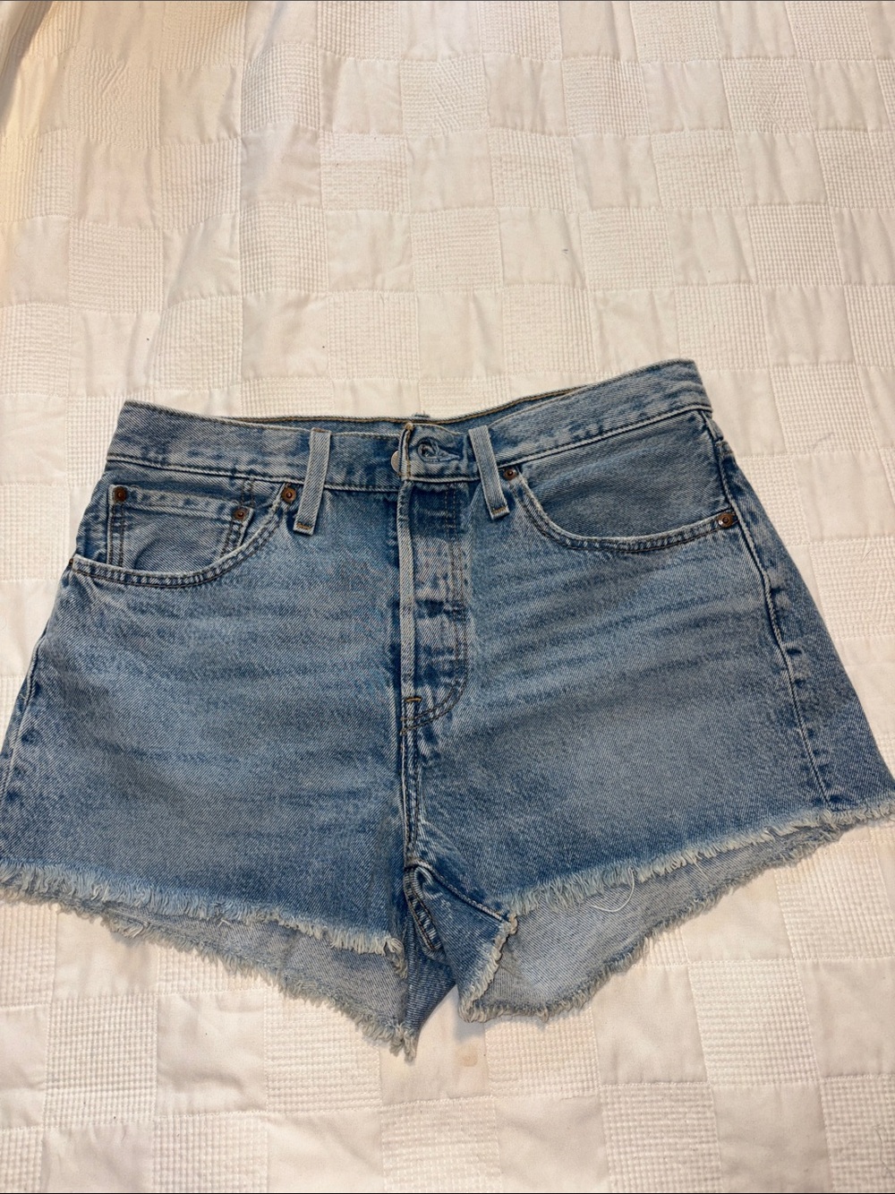 Levi's 501 Denim High-Rise Frayed Hem Women's Shorts. size 30W